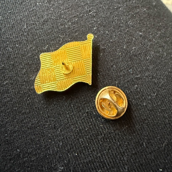 Puerto Rican Flag Pin - Picture 2 of 2